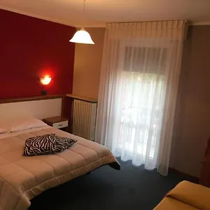 https://hotel-cortina-garda.hotelinveneto.com